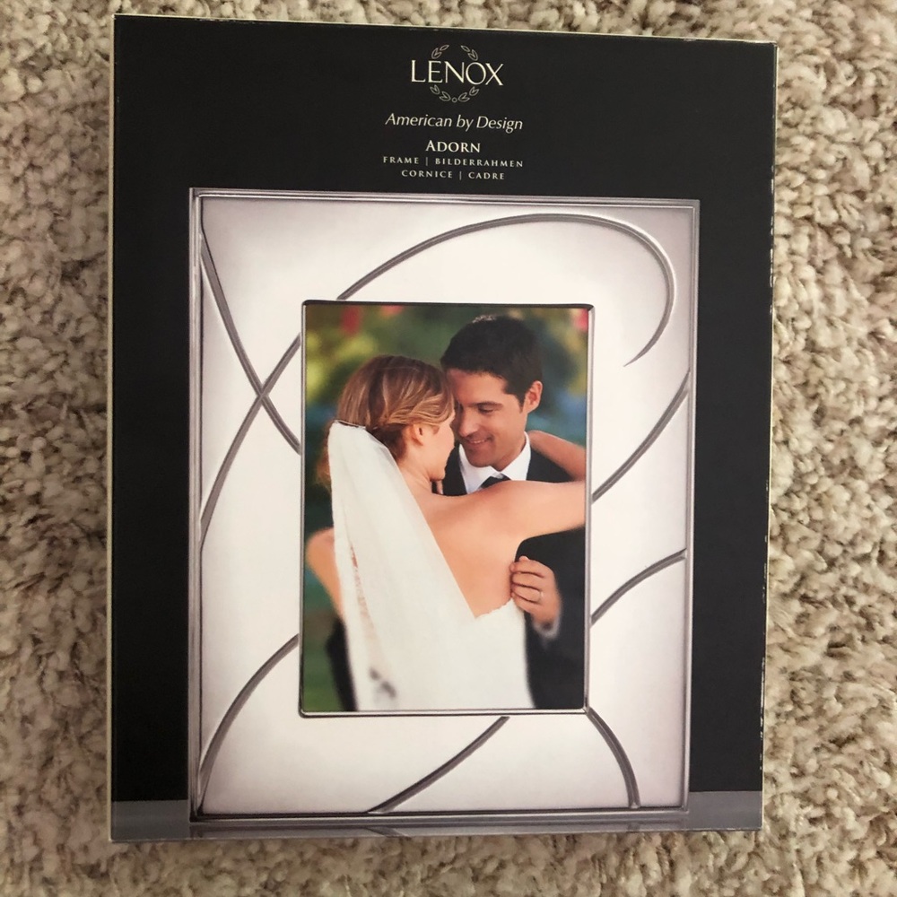 New in box LENOX adorn frame